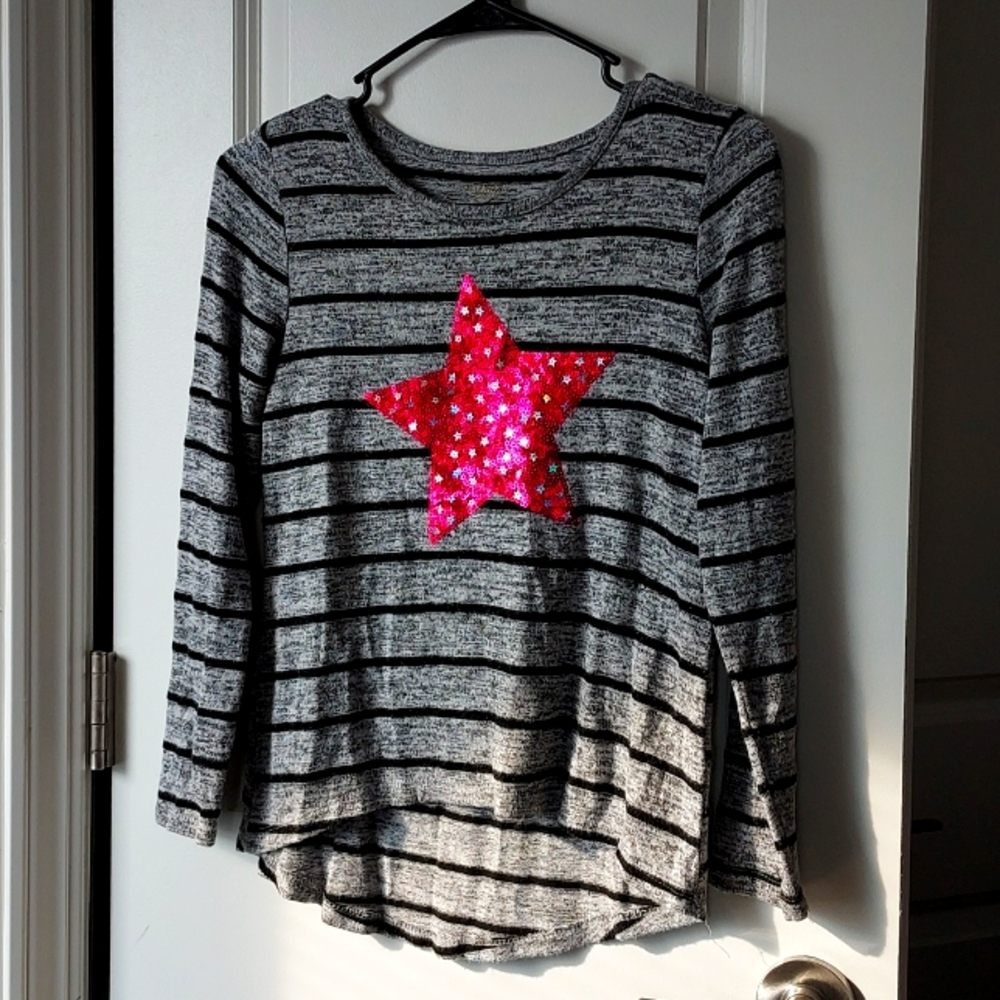 Arizona long sleeve high/low medium (10-12) grey black w/pink star